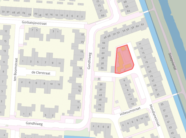 De afbeelding laat een kaartje zien van de plek waar de werkzaamheden aan de speelplek bij de Mondlanestraat worden gedaan.