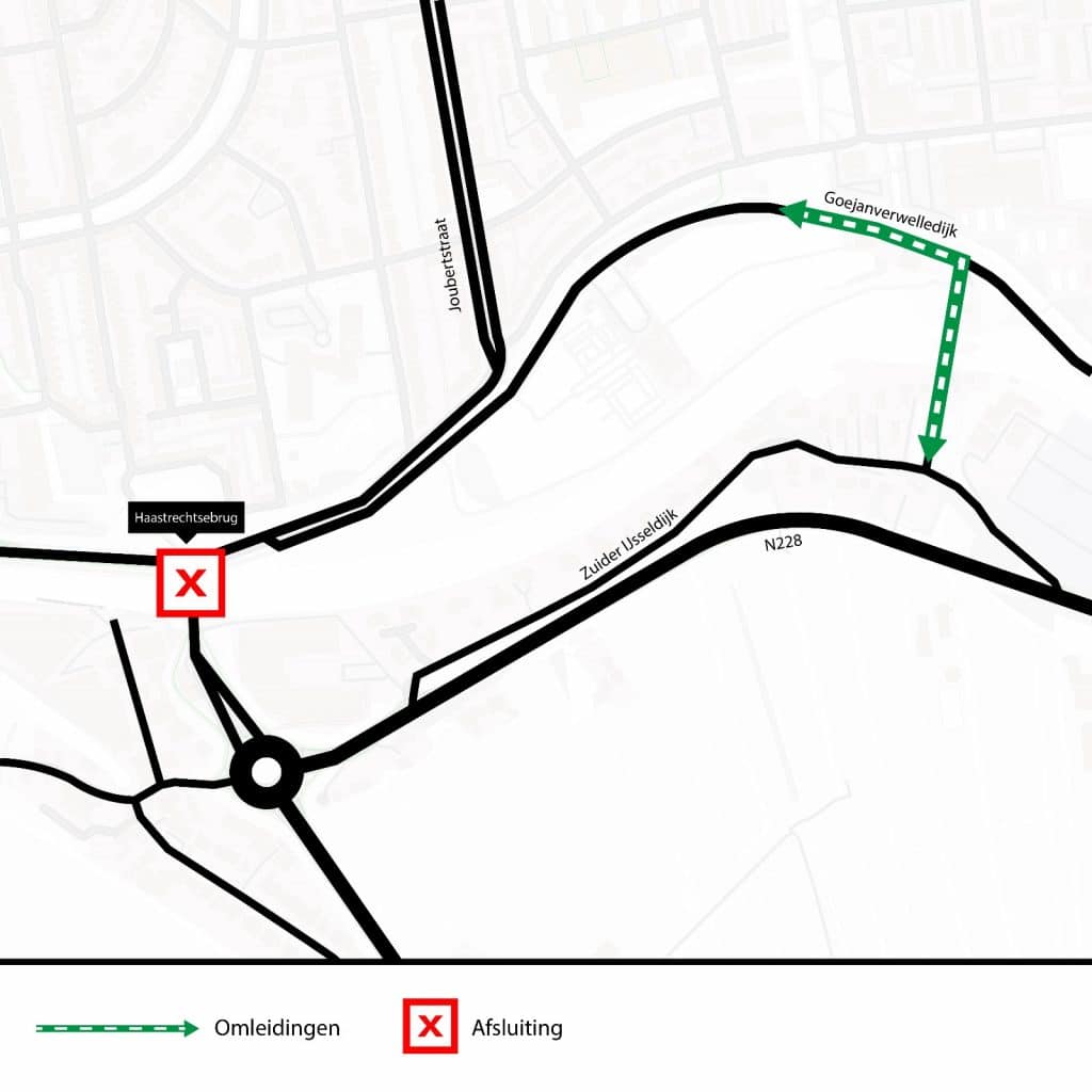Kaart met afsluiting van de Haastrechtsebrug voor fietsverkeer en voetgangers. De brug is gemarkeerd met een rood kruis en is tijdelijk niet toegankelijk. Een groene stippellijn toont de omleidingsroute voor fietsers en voetgangers: vanaf de Zuider IJsseldijk via de Waaiersluis naar de Goejanverwelledijk. Straatnamen en markeringen helpen bij de oriëntatie.
