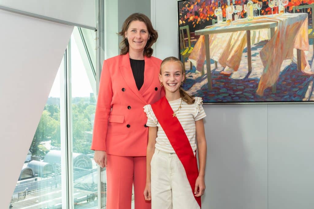 Wethouder Ineke Schadelee en kinderwethouder Fenne Slingerland.