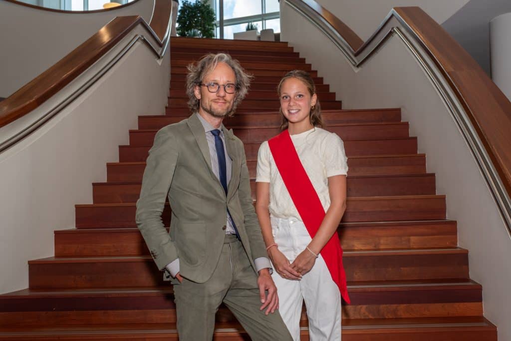 Wethouder Thierry van Vugt en kinderwethouder Isabel Hagoort.