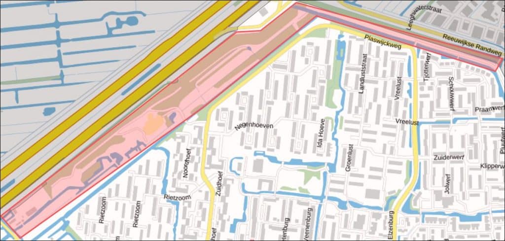 Het Noorderhout grenst ten zuiden aan de A12 bij de manage aan de Bloemendaalseweg en eindigt in via een bocht in het Omlooppad
aan de oostelijke gemeentelijke grens met de Reeuwijkse randweg. Via het noord-oostelijke deel van de Plaswijckweg is het gebied met meerdere ingangen toegankelijk.