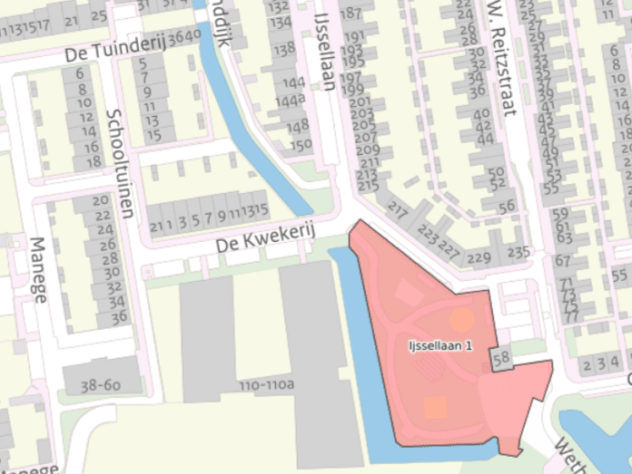 Op het kaartje staat de speelplek IJssellaan gemarkeerd. De speelplek ligt tussen IJssellaan 215 tot en
met 235, Fluwensingel 110 en Wethouder Poletbrug in.