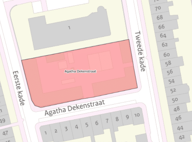 Op het kaartje staat de speelplek Agatha Dekenstraat gemarkeerd. De speelplek ligt tussen Eerste Kade
49 tot en met 71, Tweede Kade 50 tot en met 74 en Agatha Dekenstraat 1 tot en met 10.