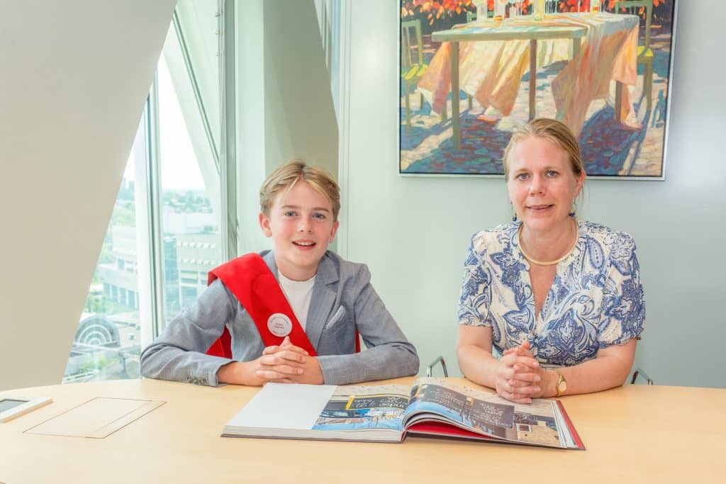 Wethouder Anna van Popering-Kalkman met kinderwethouder Fedde Dijkstra[