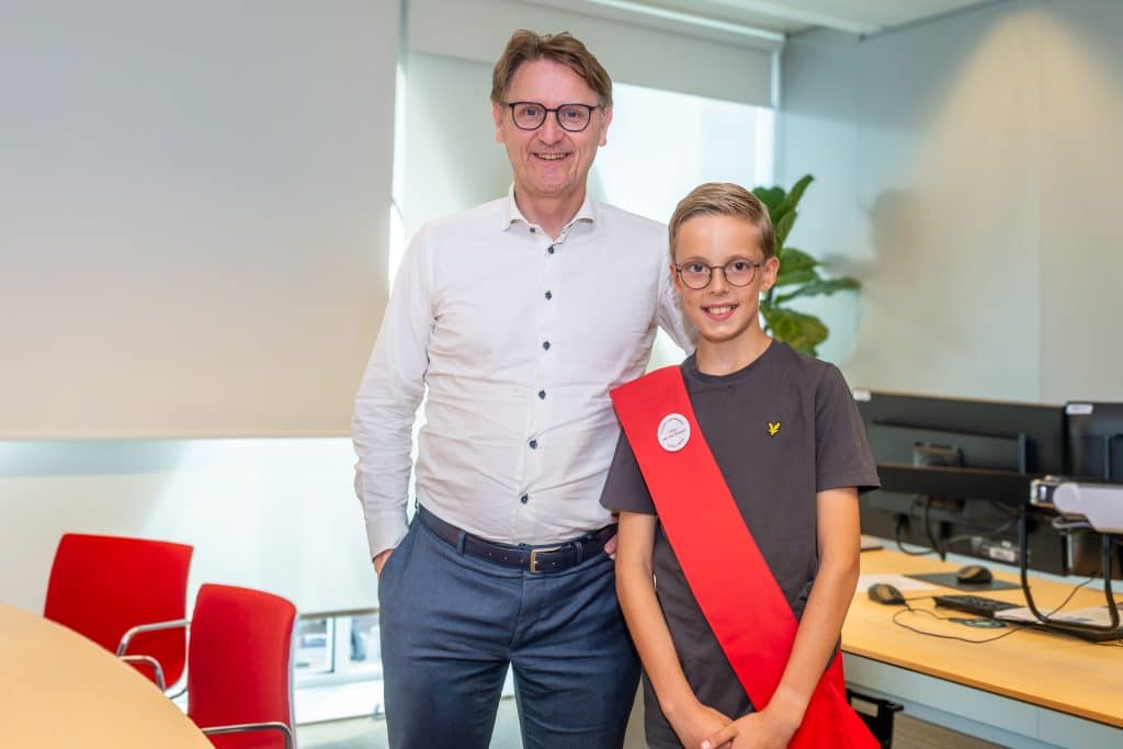 Wethouder Harold Hooglander met kinderwethouder Thijs van der Schoot